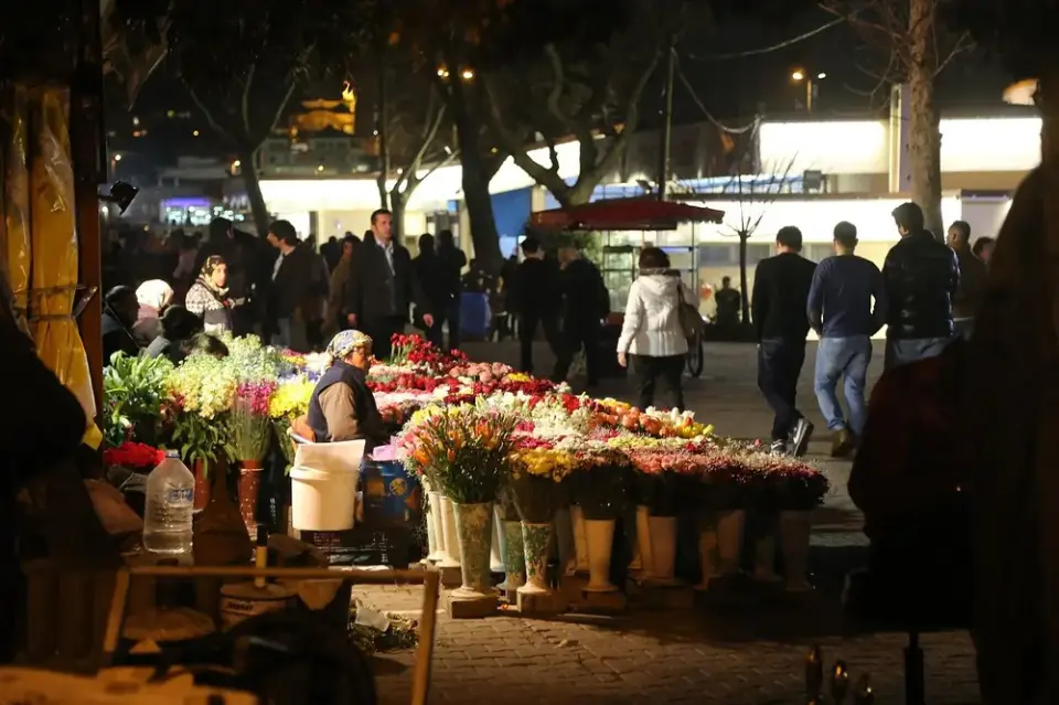 Street market (illustrative)